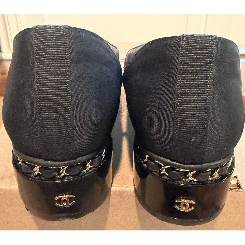 Chanel G32115 Black Leather Grosgrain Trim Patent Toe Chain Block Heel Pumps 38